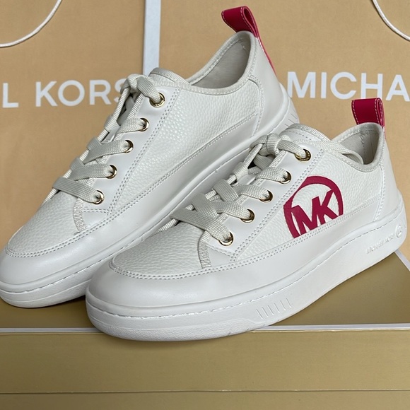 MICHAEL KORS SHEA LACE UP FAUX LEATHER
49R4SHFS1L
ELECTRIC PINK
Fashion Sneakers - Picture 4 of 16